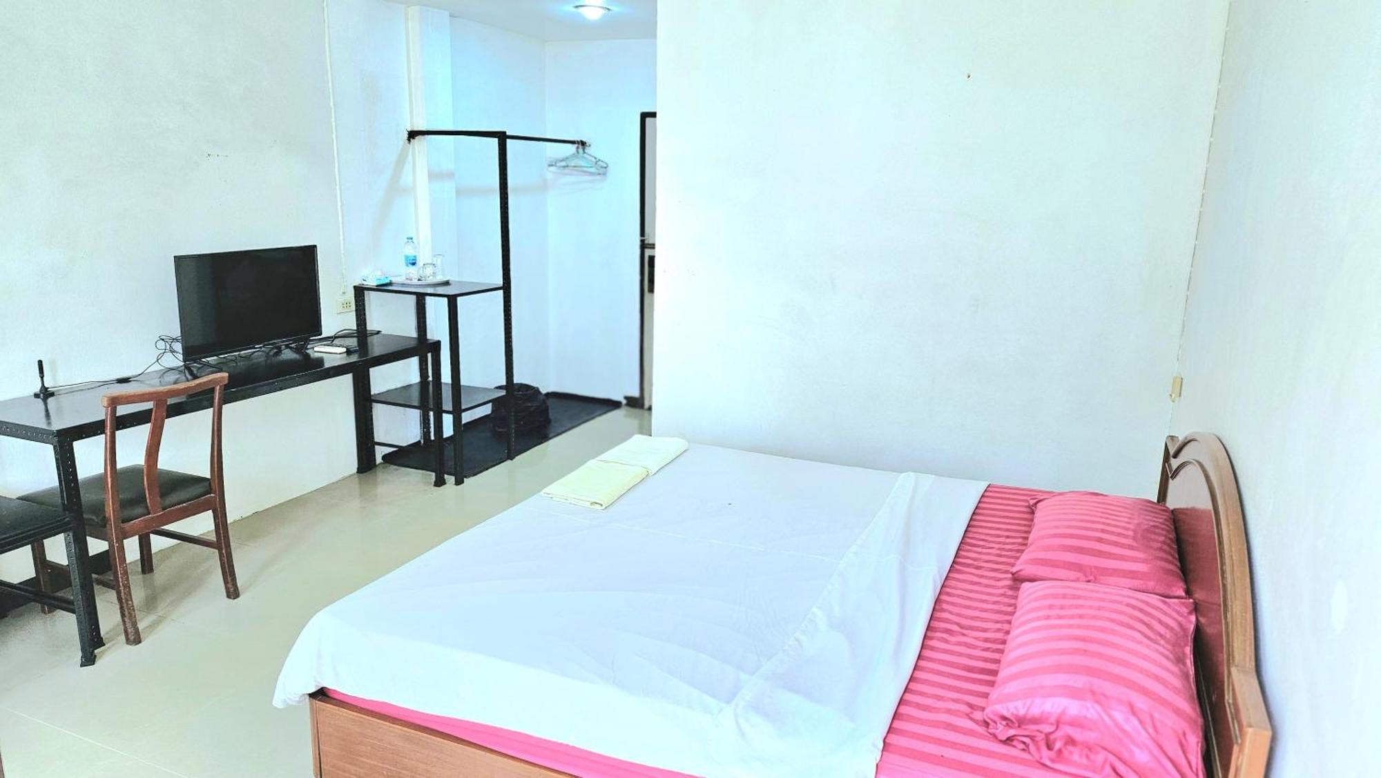 A House Boutique Guesthouse Банкок Екстериор снимка