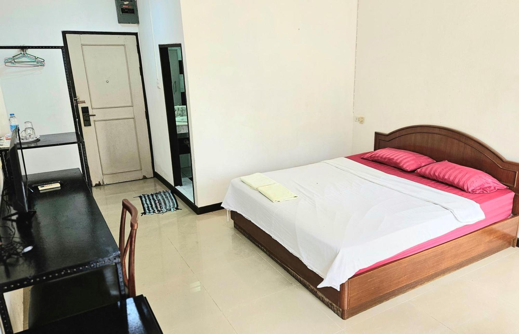 A House Boutique Guesthouse Банкок Екстериор снимка
