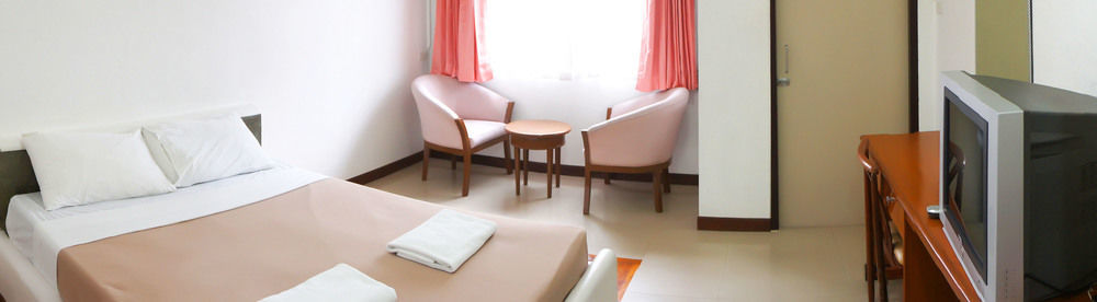 A House Boutique Guesthouse Банкок Екстериор снимка