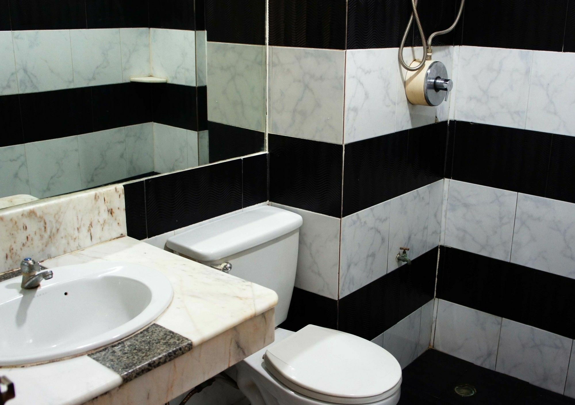 A House Boutique Guesthouse Банкок Екстериор снимка